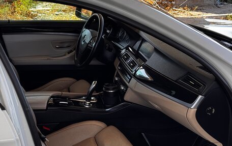 BMW 5 серия, 2010 год, 2 200 000 рублей, 17 фотография