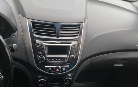 Hyundai Solaris II рестайлинг, 2014 год, 730 000 рублей, 3 фотография