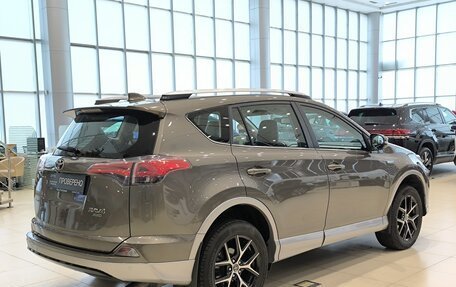 Toyota RAV4, 2017 год, 2 860 000 рублей, 5 фотография