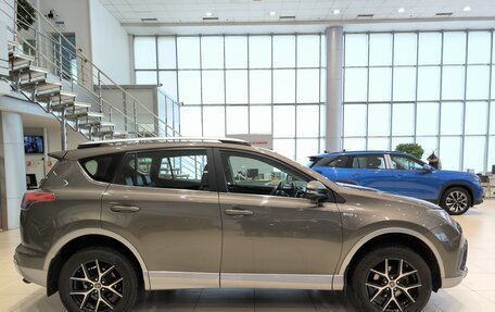 Toyota RAV4, 2017 год, 2 860 000 рублей, 4 фотография