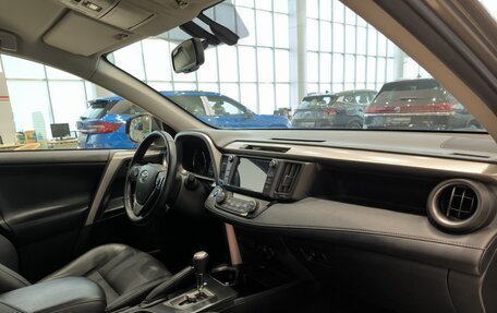 Toyota RAV4, 2017 год, 2 860 000 рублей, 11 фотография
