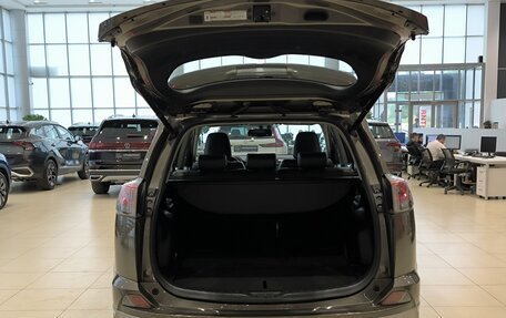 Toyota RAV4, 2017 год, 2 860 000 рублей, 10 фотография