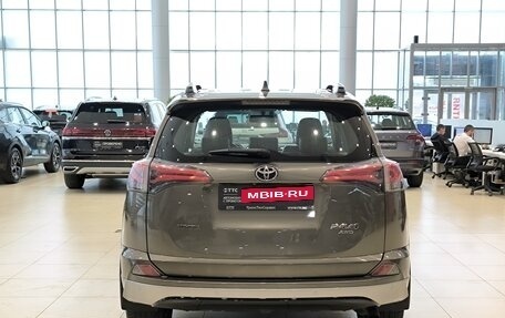 Toyota RAV4, 2017 год, 2 860 000 рублей, 6 фотография