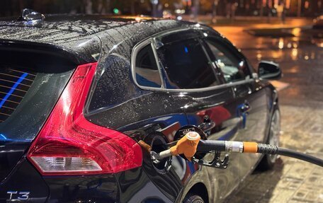 Volvo V40 II рестайлинг, 2016 год, 1 030 000 рублей, 13 фотография