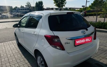 Toyota Vitz, 2014 год, 950 000 рублей, 4 фотография