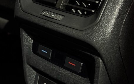 Volkswagen Tiguan II, 2021 год, 2 433 000 рублей, 19 фотография