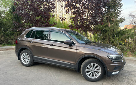 Volkswagen Tiguan II, 2017 год, 2 850 000 рублей, 2 фотография