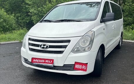 Hyundai H-1 II рестайлинг, 2017 год, 2 150 000 рублей, 2 фотография