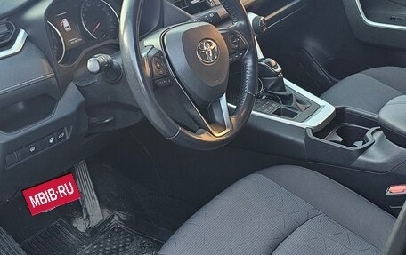 Toyota RAV4, 2020 год, 3 400 000 рублей, 6 фотография