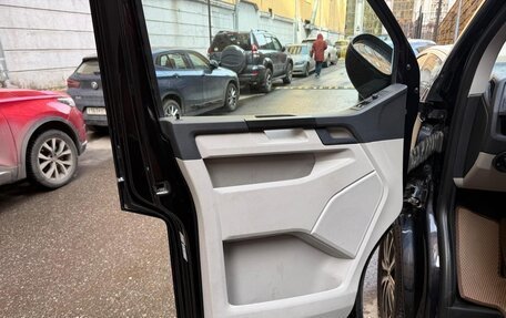 Volkswagen Caravelle T6 рестайлинг, 2018 год, 3 300 000 рублей, 8 фотография