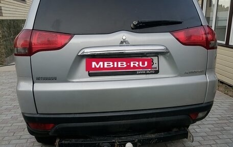 Mitsubishi Pajero Sport II рестайлинг, 2014 год, 1 800 000 рублей, 4 фотография