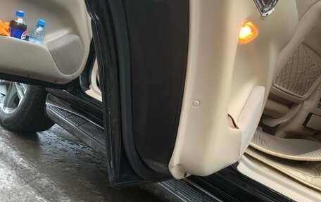 Toyota Land Cruiser 100 рестайлинг 2, 2004 год, 2 100 000 рублей, 16 фотография