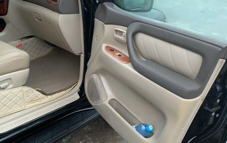 Toyota Land Cruiser 100 рестайлинг 2, 2004 год, 2 100 000 рублей, 17 фотография