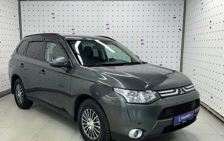 Mitsubishi Outlander III рестайлинг 3, 2013 год, 1 299 000 рублей, 2 фотография