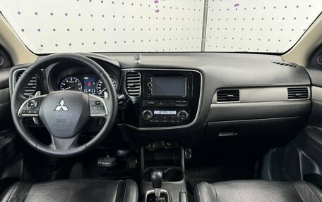 Mitsubishi Outlander III рестайлинг 3, 2013 год, 1 299 000 рублей, 13 фотография