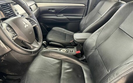 Mitsubishi Outlander III рестайлинг 3, 2013 год, 1 299 000 рублей, 9 фотография