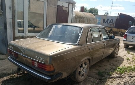 Mercedes-Benz W123, 1980 год, 159 999 рублей, 3 фотография