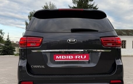 KIA Carnival III, 2018 год, 3 250 000 рублей, 5 фотография