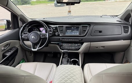 KIA Carnival III, 2018 год, 3 250 000 рублей, 24 фотография