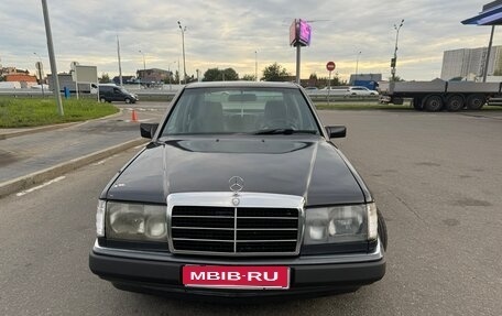 Mercedes-Benz E-Класс, 1993 год, 450 000 рублей, 1 фотография