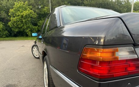 Mercedes-Benz E-Класс, 1993 год, 450 000 рублей, 4 фотография