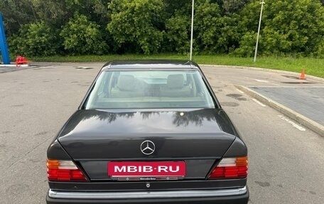 Mercedes-Benz E-Класс, 1993 год, 450 000 рублей, 5 фотография