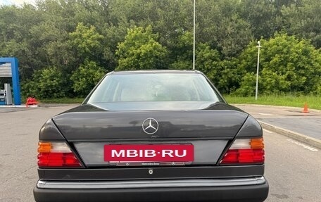 Mercedes-Benz E-Класс, 1993 год, 450 000 рублей, 6 фотография