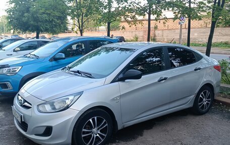 Hyundai Solaris II рестайлинг, 2013 год, 600 000 рублей, 11 фотография