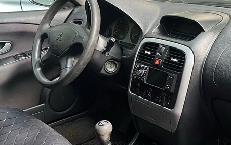 Mitsubishi Carisma I, 2003 год, 320 000 рублей, 11 фотография
