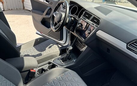 Volkswagen Tiguan II, 2021 год, 2 650 000 рублей, 18 фотография