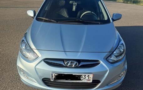 Hyundai Solaris II рестайлинг, 2013 год, 799 999 рублей, 3 фотография