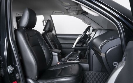 Toyota Land Cruiser Prado 150 рестайлинг 2, 2019 год, 5 499 000 рублей, 11 фотография