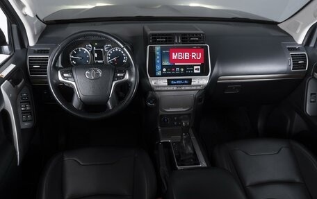 Toyota Land Cruiser Prado 150 рестайлинг 2, 2019 год, 5 499 000 рублей, 9 фотография