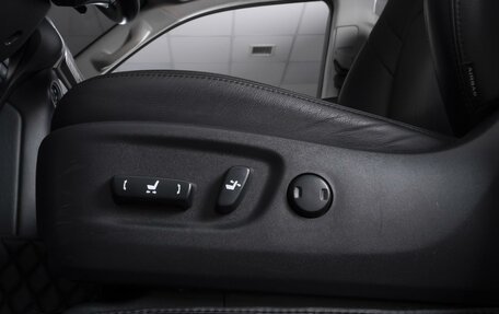 Toyota Land Cruiser Prado 150 рестайлинг 2, 2019 год, 5 499 000 рублей, 29 фотография
