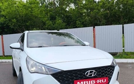Hyundai Solaris II рестайлинг, 2021 год, 1 500 000 рублей, 3 фотография