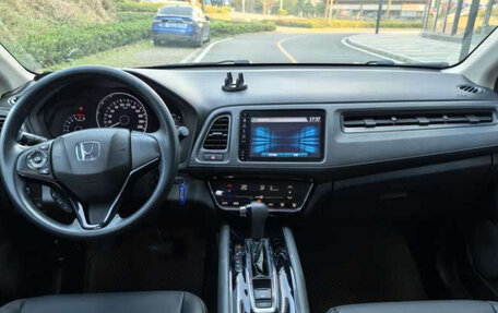Honda Vezel, 2021 год, 1 299 000 рублей, 6 фотография