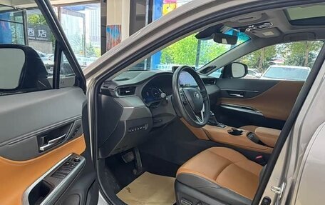 Toyota Venza, 2022 год, 3 250 000 рублей, 21 фотография
