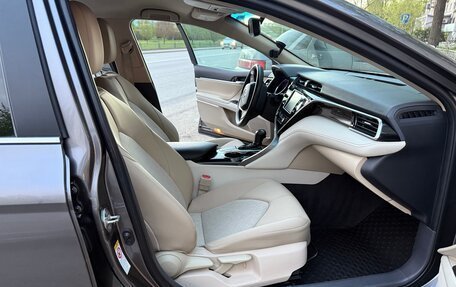 Toyota Camry, 2018 год, 2 960 000 рублей, 6 фотография