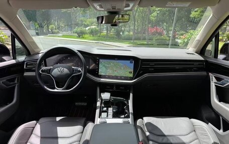 Volkswagen Touareg III, 2022 год, 5 800 000 рублей, 6 фотография