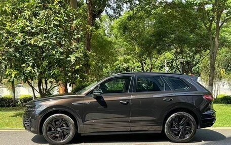 Volkswagen Touareg III, 2022 год, 5 800 000 рублей, 3 фотография