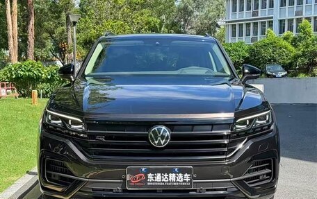 Volkswagen Touareg III, 2022 год, 5 800 000 рублей, 2 фотография