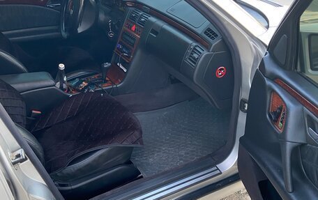 Mercedes-Benz E-Класс, 1997 год, 690 000 рублей, 3 фотография