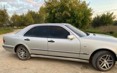 Mercedes-Benz E-Класс, 1997 год, 690 000 рублей, 6 фотография
