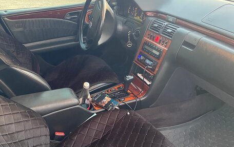 Mercedes-Benz E-Класс, 1997 год, 690 000 рублей, 5 фотография