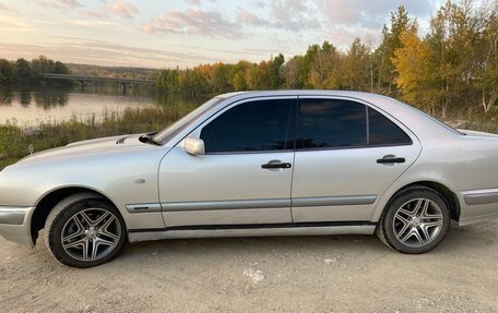 Mercedes-Benz E-Класс, 1997 год, 690 000 рублей, 8 фотография