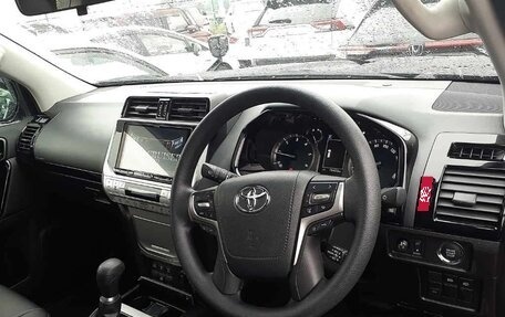 Toyota Land Cruiser Prado 150 рестайлинг 2, 2021 год, 3 600 000 рублей, 7 фотография