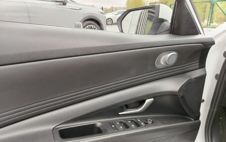 Hyundai Elantra, 2021 год, 1 850 000 рублей, 15 фотография
