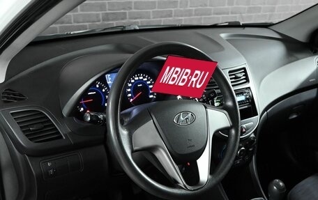 Hyundai Solaris II рестайлинг, 2015 год, 1 000 000 рублей, 12 фотография