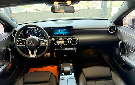Mercedes-Benz A-Класс, 2021 год, 2 000 000 рублей, 8 фотография