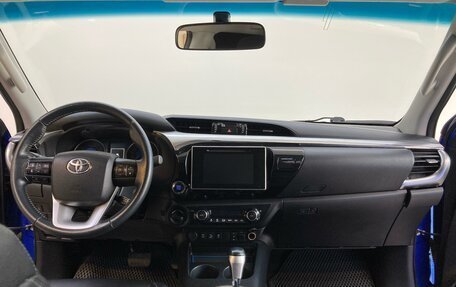 Toyota Hilux VIII, 2017 год, 3 690 000 рублей, 10 фотография